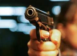 В центре Воронежа неизвестный человек открыл стрельбу