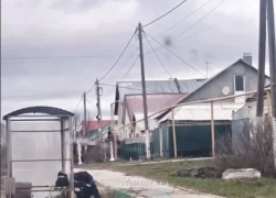 Странное поведение мужчины попало на видео в Воронеже