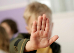 В Воронежской области бабушка-садистка измывалась над внуком и внучкой