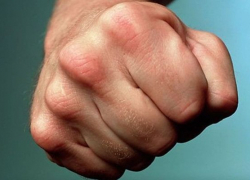 В Воронежской области рецидивист избил и ограбил банщика  