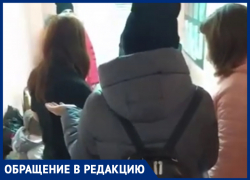 Больные стоят на улице: очередь детей на ПЦР показали под Воронежем