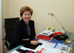 Сенатор от Воронежской области Галина Карелова заработала в 2015 году 5,9 миллионов рублей