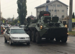 Авария БТР и легковушки собрала пробку в Воронеже