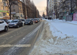 Плохая уборка снега толкает водителей на лишение прав в Воронеже