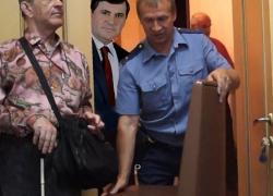 Обошлось без пулемёта. Замгубернатора Геннадий Макин учится принимать воронежцев