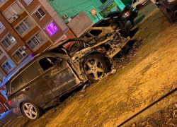 Последствия массового возгорания машин в Воронеже попали на фото