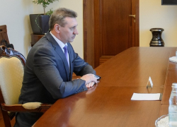 Губернатор представил нового главу организации, известной особой позицией в истории с аппаратом-убийцей в онкоцентре Мошурова