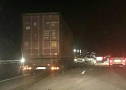 Фура снесла 10 автомобилей в пробке на М4 "Дон" в Воронежской области