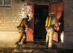 Жителей многоэтажки пришлось массово эвакуировать из-за ночного пожара в Воронеже