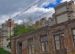 Исторический вид дворянской улицы поглотили многоэтажки в центре Воронежа