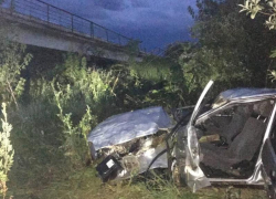 17-летний водитель на Lada слетел с моста в Воронежской области