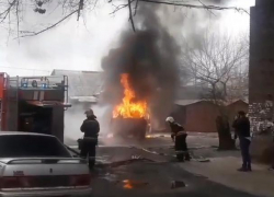 Полыхающая на Левом берегу Воронежа Volvo попала на видео