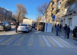 «Газель» с заключенными перевернулась в центре Воронежа 