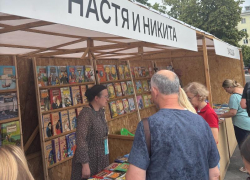 Буквы, люди, восторг: «Настя и Никита» на открытии книжной ярмарки в Воронеже
