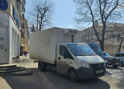 Парковка на тротуаре вскрыла проблему бизнеса и демографии в Воронеже