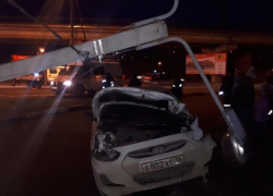 В повалившей столб иномарке пострадали шесть человек в Воронеже 