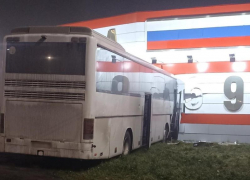 Последствия ДТП с пятью пострадавшими пассажирами автобуса показали на фото 