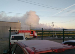 Пожар на мебельном складе попал на видео под Воронежем