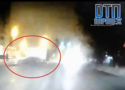 ДТП, которого можно было легко избежать, попало на видео в Воронеже