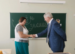 Трем десяткам лучших воронежских педагогов власти готовы раздать 3 млн рублей