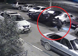 На видео попало, как машина раздавила человека в Воронеже