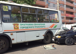 Легковушка протаранила маршрутку в Воронеже: образовалась пробка