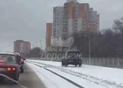 У водителя сдали нервы из-за снегопада в Воронеже 