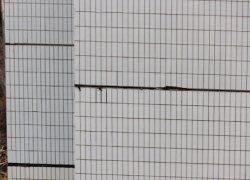 В воронежском микрорайоне Никольское неожиданно выскочил кусок стены дома