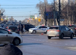 Фото с места ДТП с полицейской машиной показали в Воронеже 