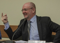 Губернатор Гордеев неожиданно наградил русского человека