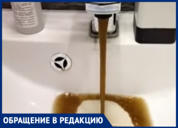 Коричневый сюрприз с привкусом песка: как воронежцы начинают свое утро на набережной Максима Горького