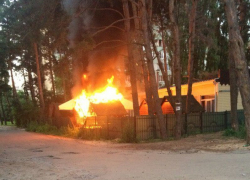 Под утро в Коминтерновском районе Воронежа сгорело кафе «Султан»