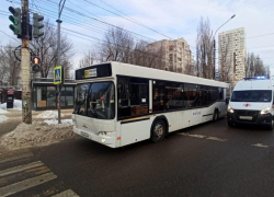 Воронежский автобус №90 переехал пассажира, покидающего салон