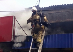 Эпичное тушение горящего ангара с машинами в Воронеже попало на видео