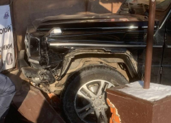 Гелендваген протаранил дом в центре Воронежа 