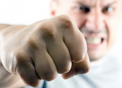 Драка мужчин в центре Воронежа закончилась ограблением