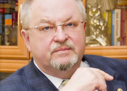 Депутат воронежской областной Думы: "Надо оставить две кнопки - "регистрация" и "за"