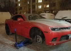 Красавца Camaro без колес сфотографировали в Воронеже 