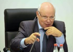 Владимир Ключников пообщался с митингующими и ретировался после вопроса о доходах