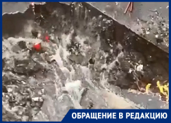 Лавина воды устремилась прямо в подвал воронежского дома после короткого ливня 