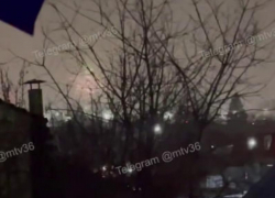 Очередной салют запустили во время опасности атаки БПЛА в Воронеже