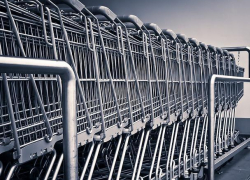 Воронежец угрожал продавщице магазина ножом