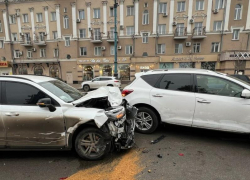 Пять автомобилей столкнулись в центре Воронежа - опубликованы фото