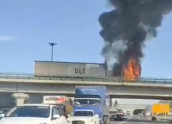 Загоревшуюся фуру на трассе М-4 «Дон» воронежцы сняли на видео