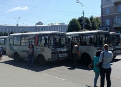 Маршрутчики не поделили 15 рублей в центре Воронежа и устроили ДТП