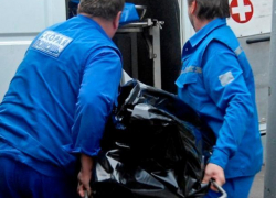 В подъезде воронежской многоэтажки обнаружили труп 46-летнего мужчины