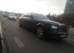 Rolls-Royce Phantom за 20 млн рублей сфотографировали в пробке в Воронеже