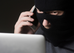 Молодой воронежец попался на обман для пенсионеров и лишился полмиллиона 