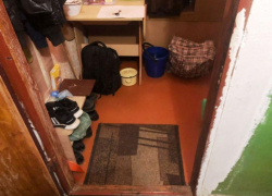 Мужчину с перерезанной сонной артерией нашли в общежитии в центре Воронежа 