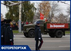 "За Воронеж!": публикуем фото с реконструкции парада 1941 года